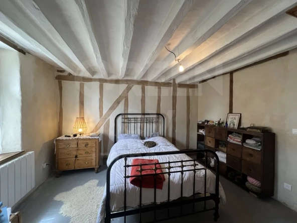 Maison ancienne de 82,5 m² avec grand terrain à Tannerre-en-Puisaye 