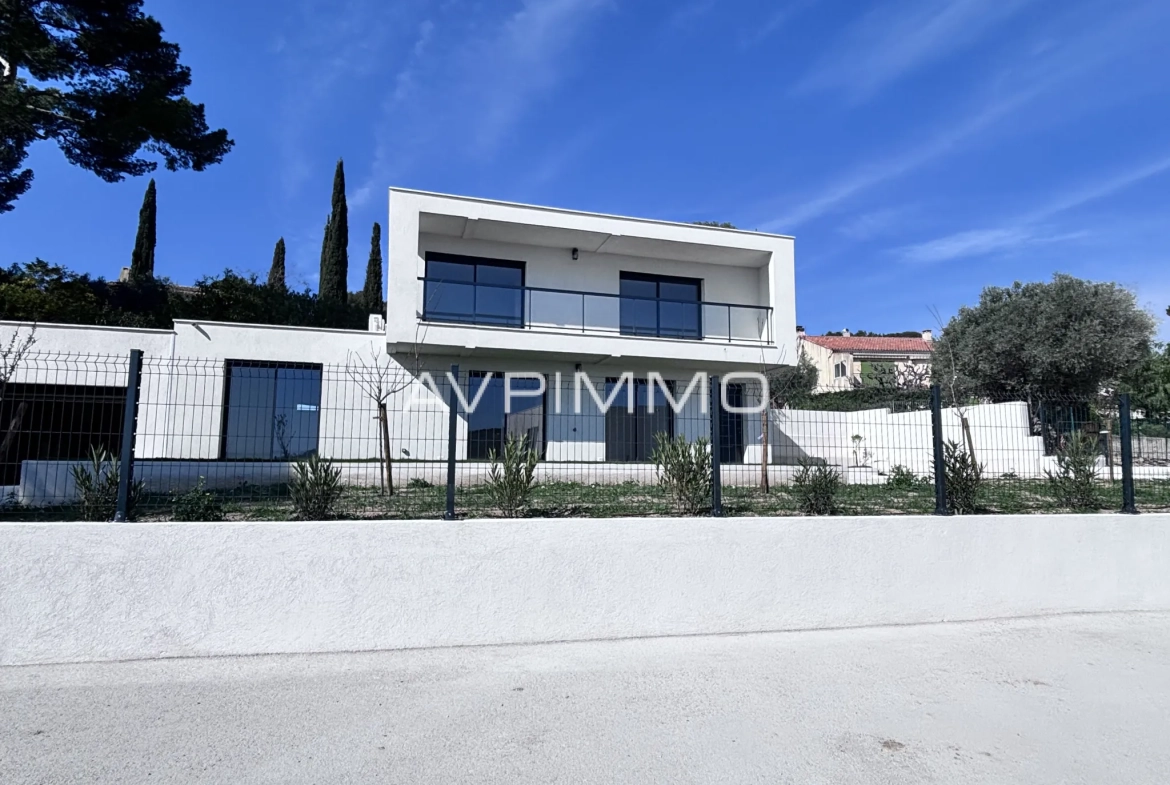 Villa contemporaine à vendre à Ceyreste avec vue mer et piscine de 150 m² 