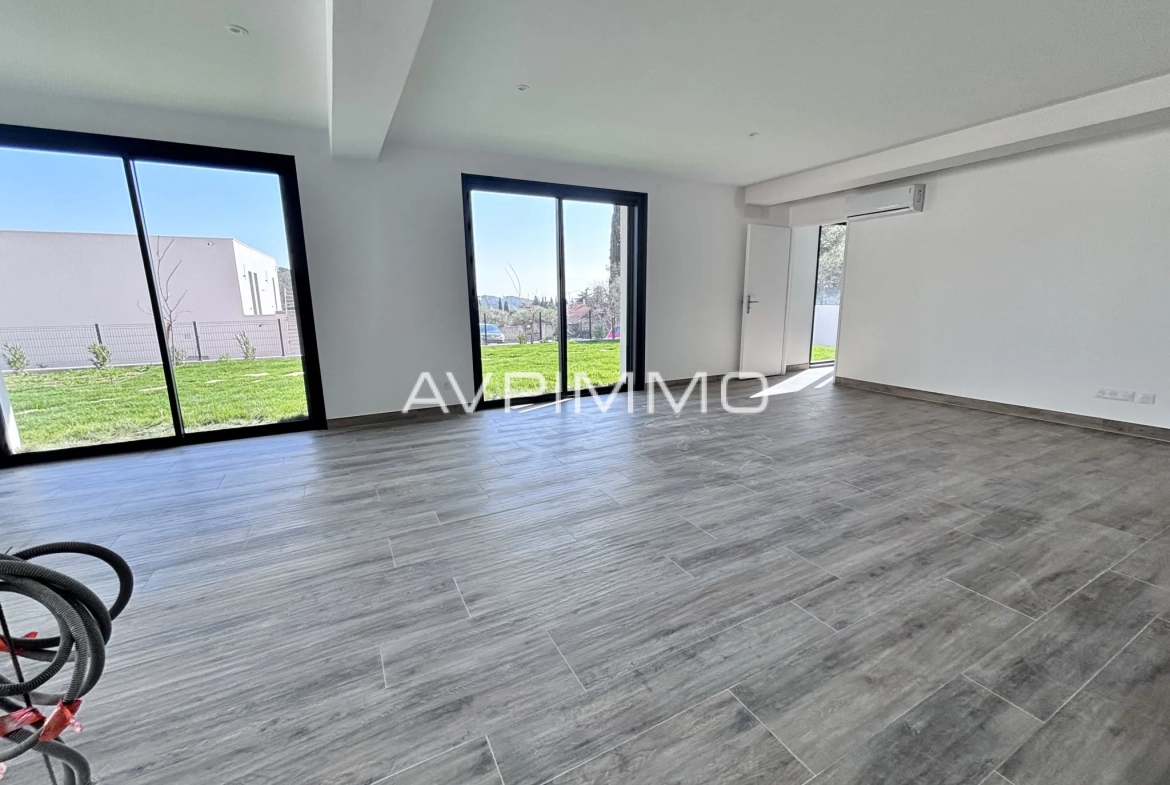 Villa contemporaine à vendre à Ceyreste avec vue mer et piscine de 150 m² 