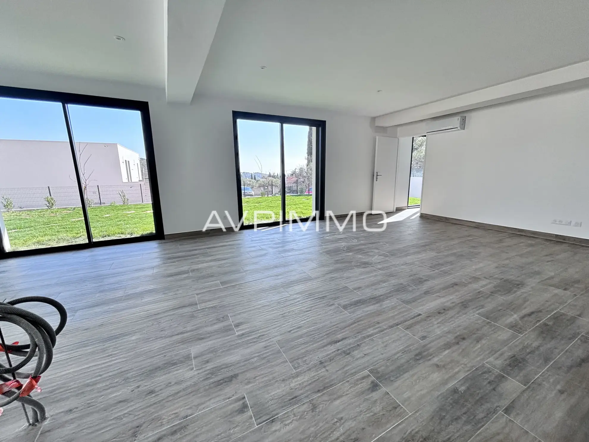 Villa contemporaine à vendre à Ceyreste avec vue mer et piscine de 150 m² 