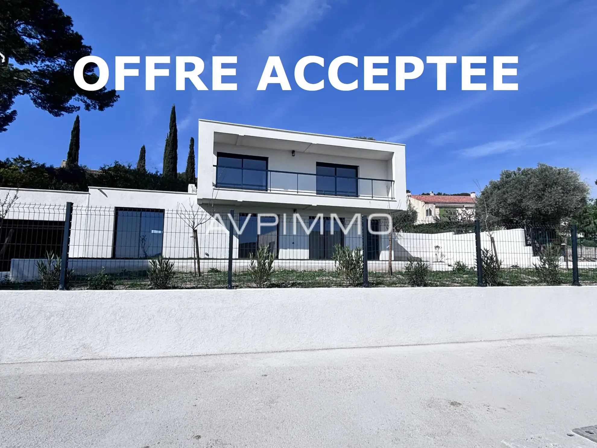Villa contemporaine à vendre à Ceyreste avec vue mer et piscine de 150 m² 