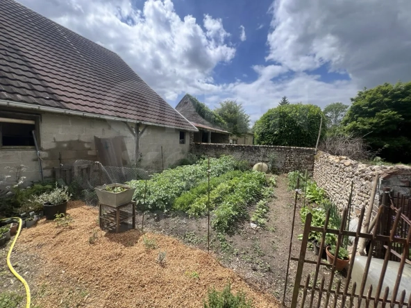 Maison ancienne de 82,5 m² avec grand terrain à Tannerre-en-Puisaye 