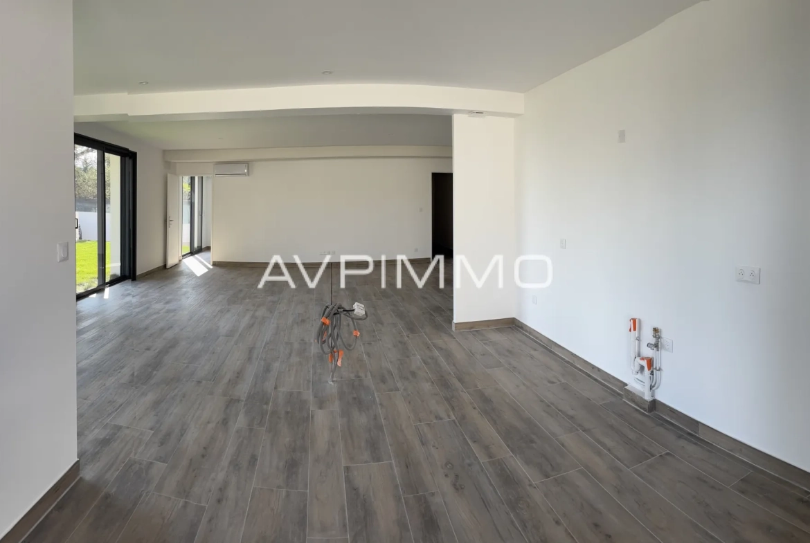 Villa contemporaine à vendre à Ceyreste avec vue mer et piscine de 150 m² 