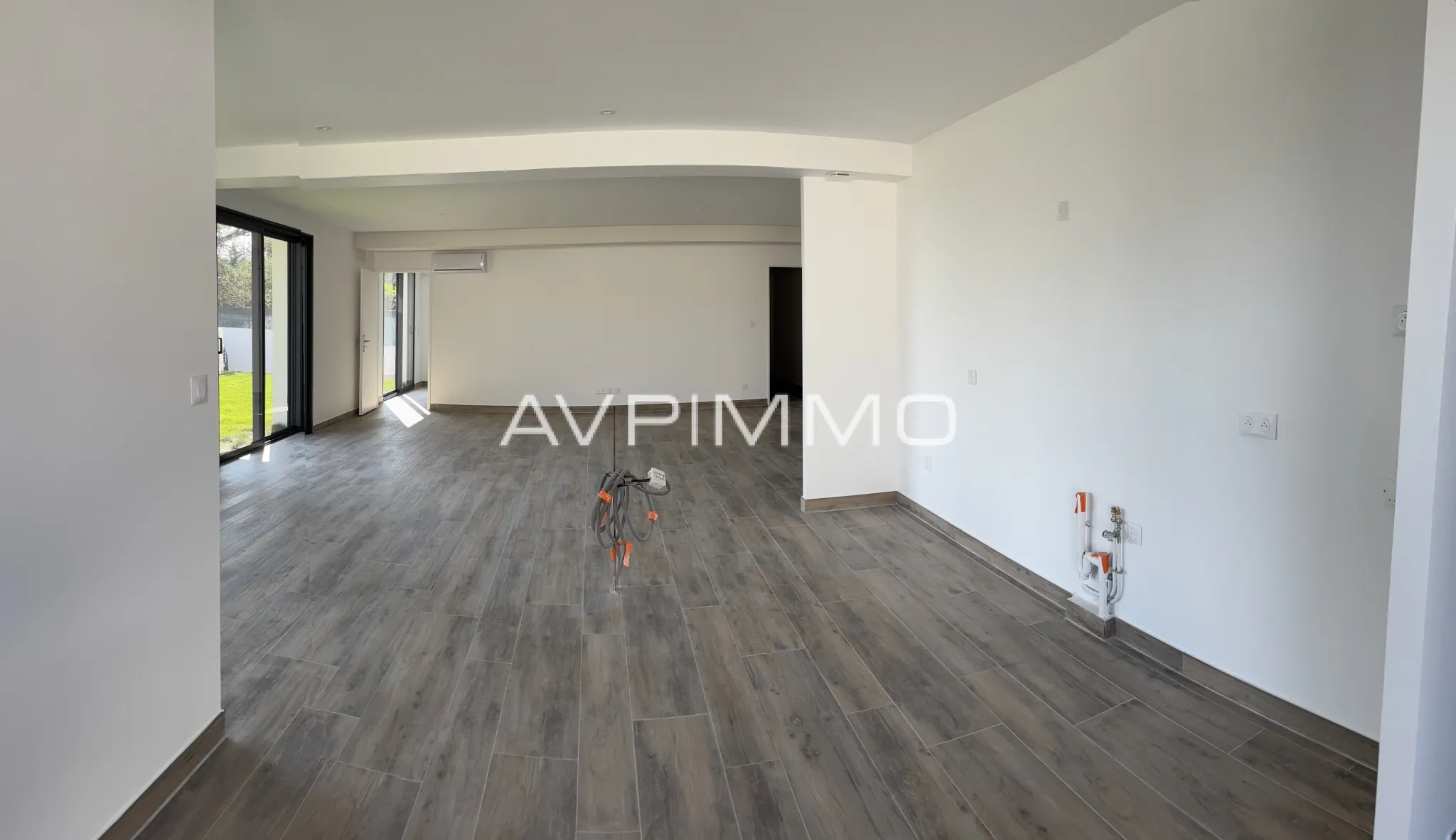 Villa contemporaine à vendre à Ceyreste avec vue mer et piscine de 150 m² 