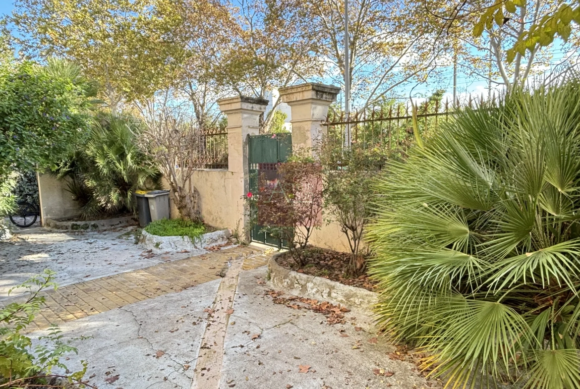 Appartement 4 pièces à rénover avec jardin à Montpellier - Beaux-Arts 