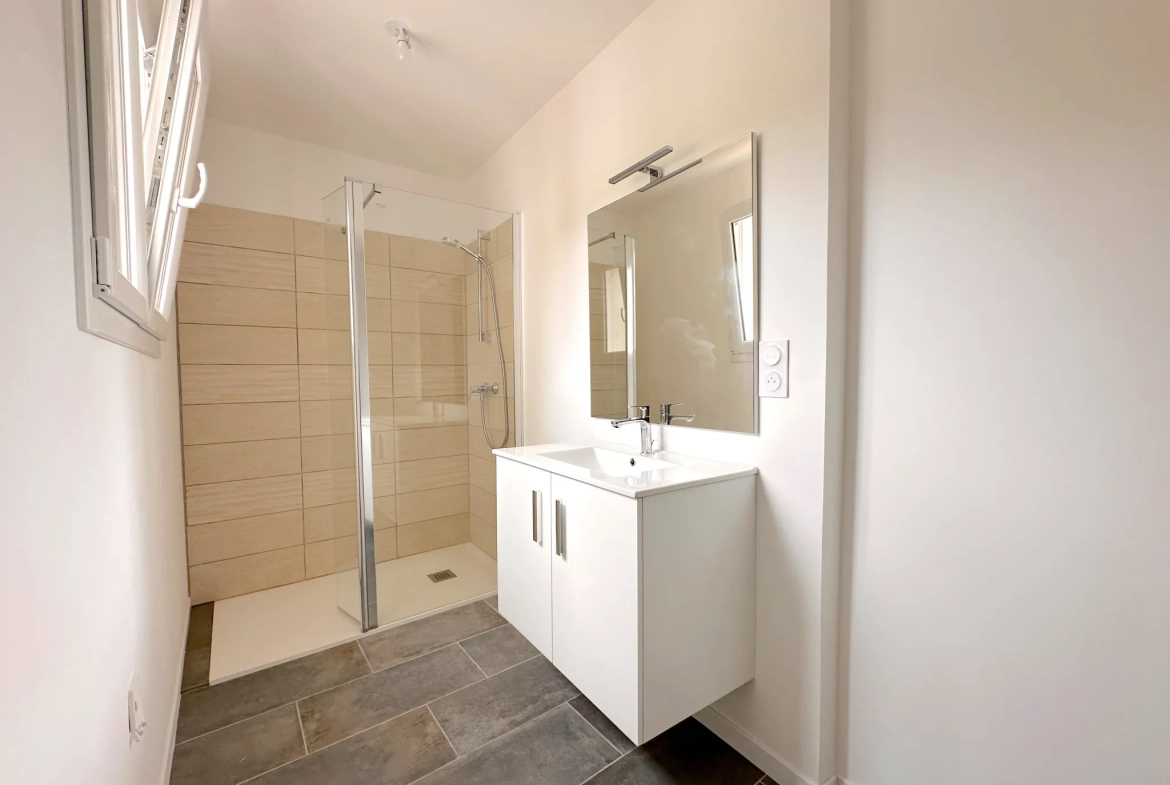 Maison à vendre à Cugand avec 3 chambres, jardin et garage - Résidence paisible 