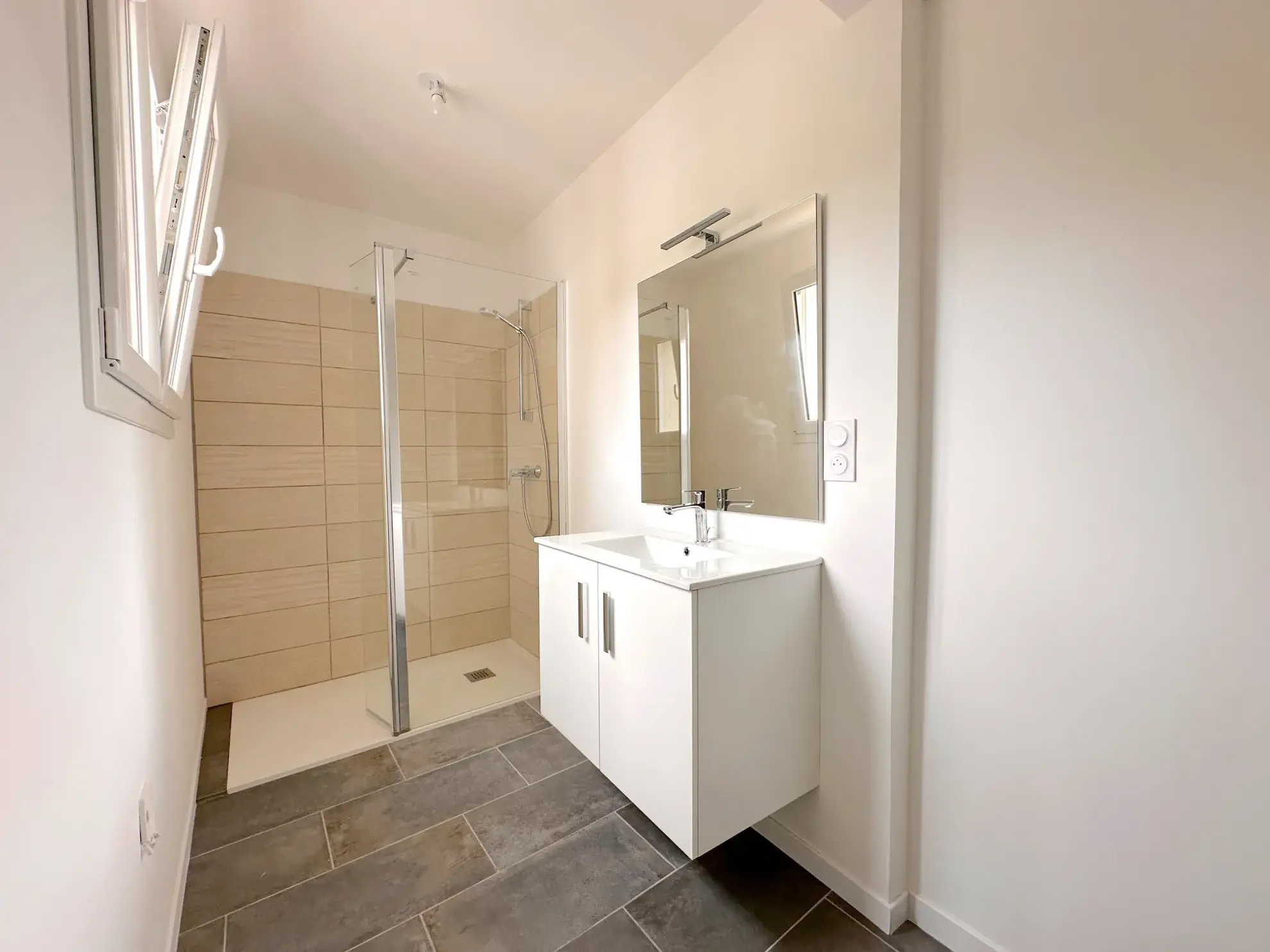 Maison à vendre à Cugand avec 3 chambres, jardin et garage - Résidence paisible 