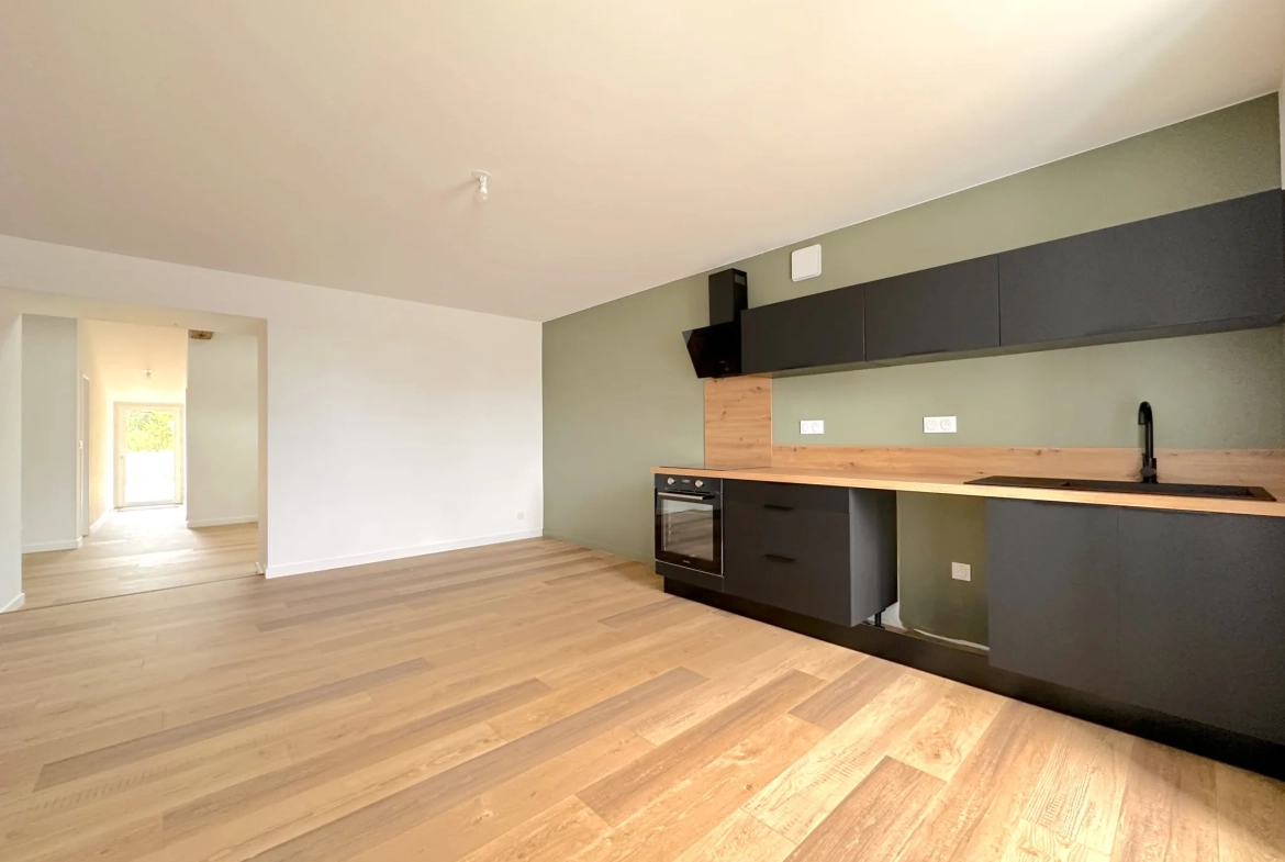 Maison à vendre à Cugand avec 3 chambres, jardin et garage - Résidence paisible 