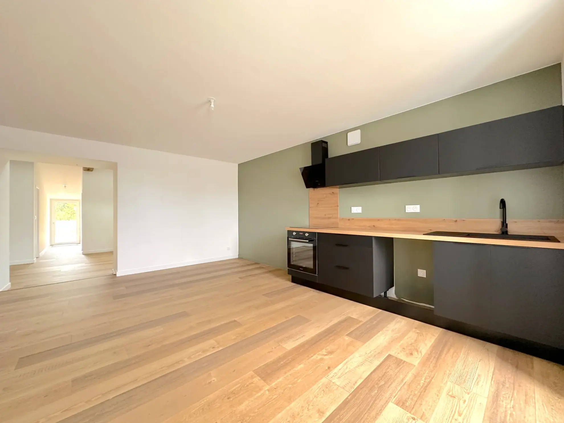 Maison à vendre à Cugand avec 3 chambres, jardin et garage - Résidence paisible 