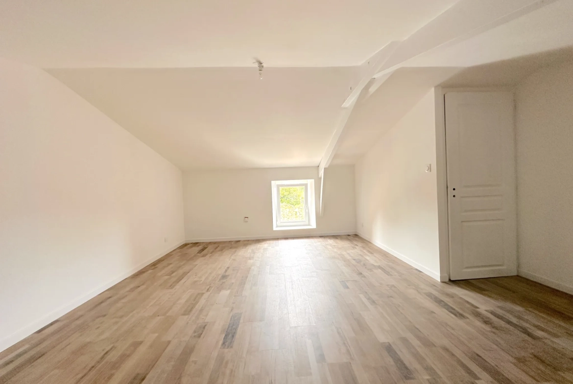 Maison à vendre à Cugand avec 3 chambres, jardin et garage - Résidence paisible 