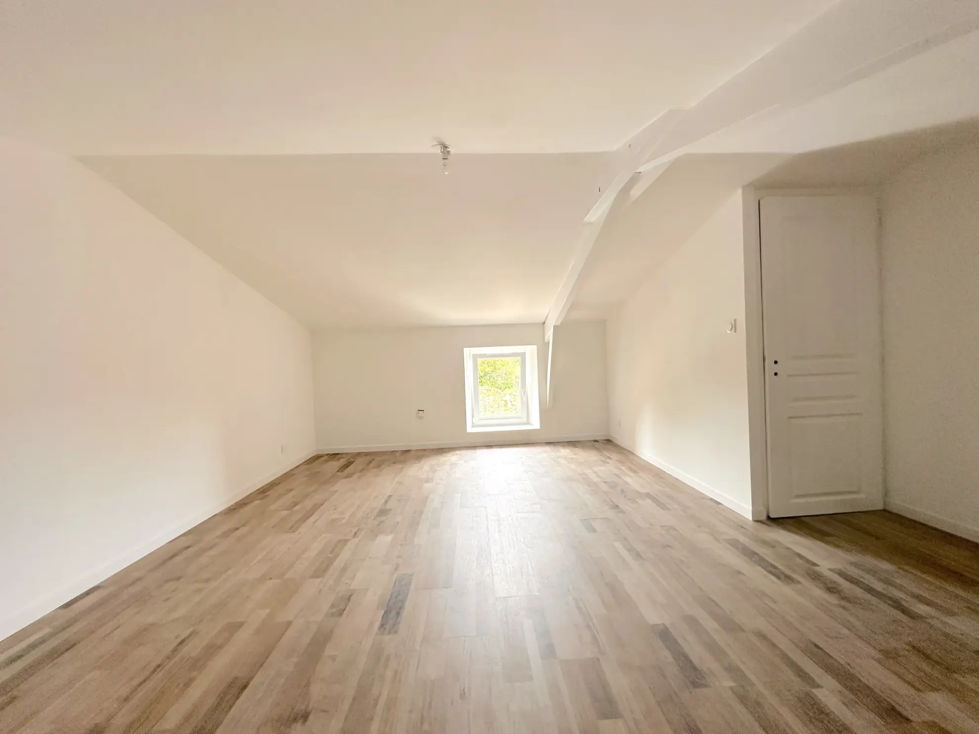 Maison à vendre à Cugand avec 3 chambres, jardin et garage - Résidence paisible 