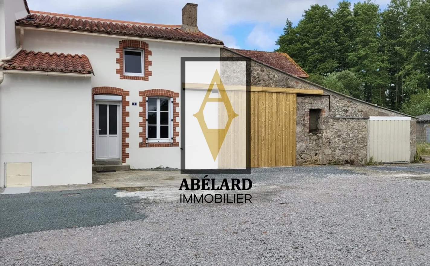 Maison à vendre à Cugand avec 3 chambres, jardin et garage - Résidence paisible 