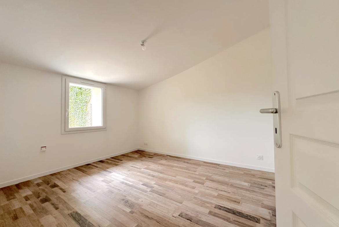 Maison à vendre à Cugand avec 3 chambres, jardin et garage - Résidence paisible 