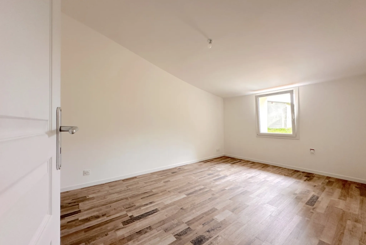Maison à vendre à Cugand avec 3 chambres, jardin et garage - Résidence paisible 