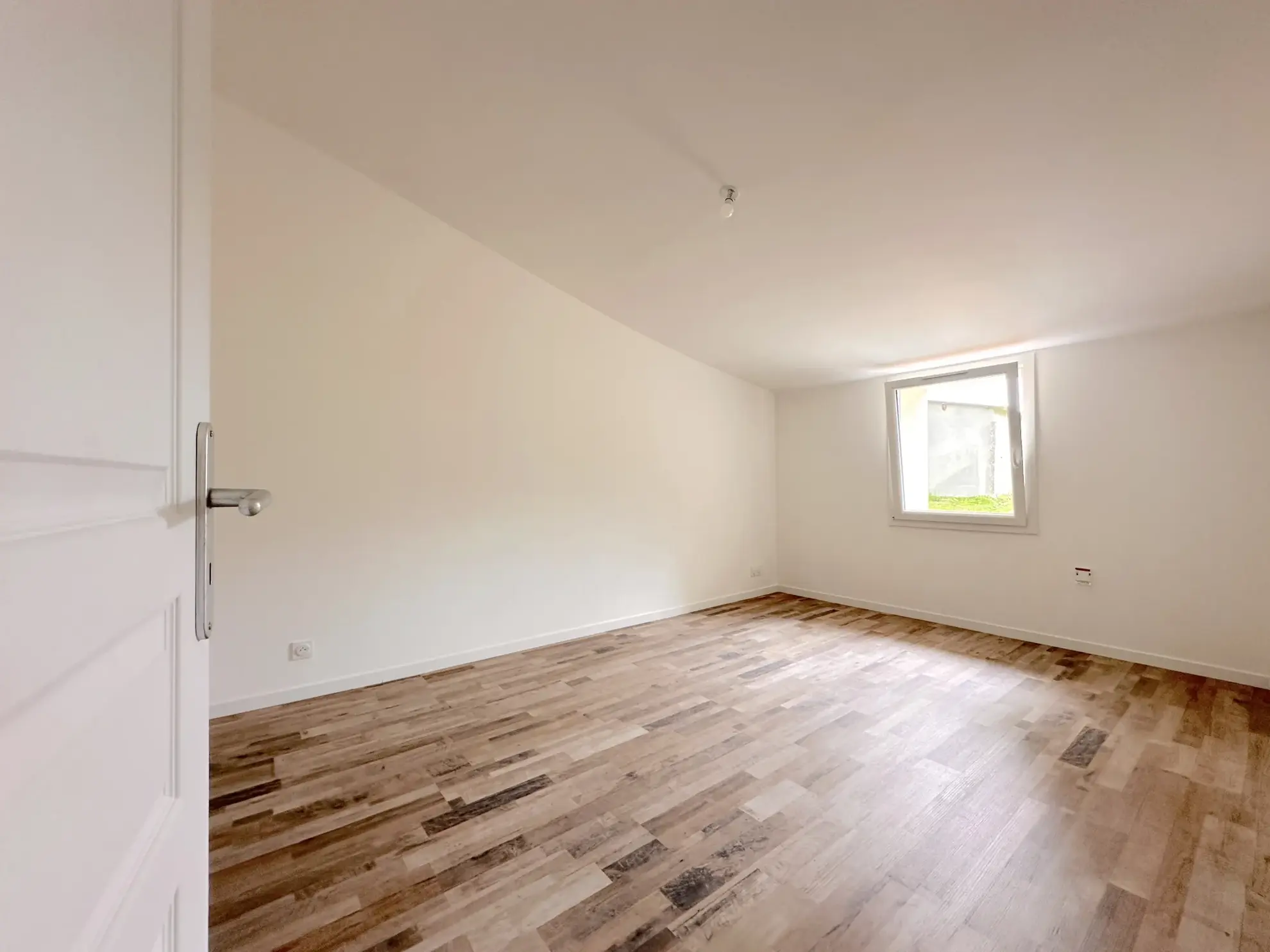 Maison à vendre à Cugand avec 3 chambres, jardin et garage - Résidence paisible 