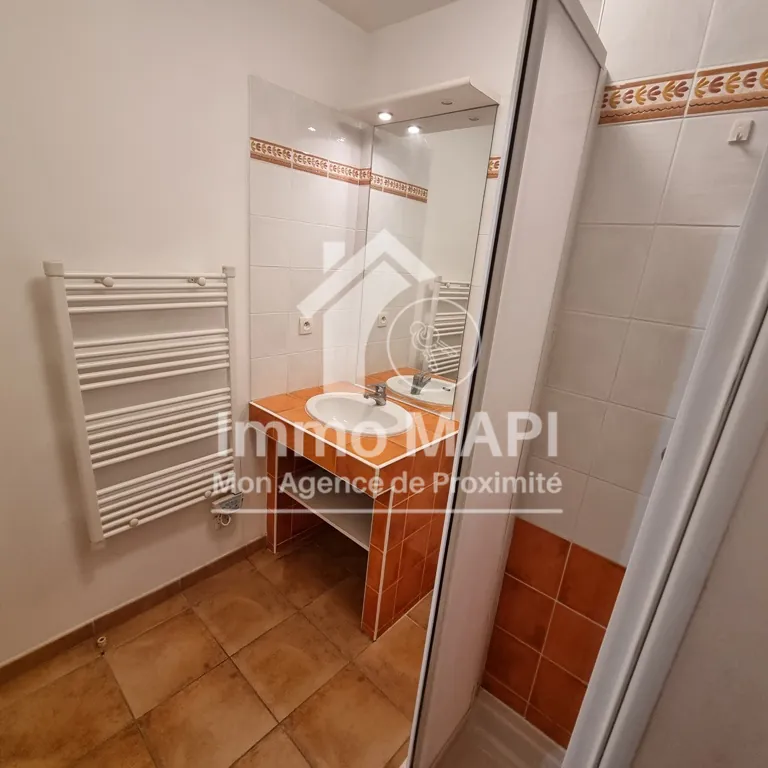 Appartement T3 de 58m² avec terrasse à Montpellier dans résidence historique avec garage 