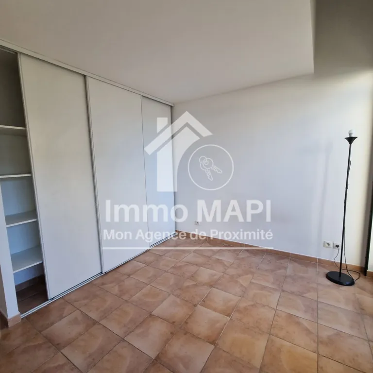 Appartement T3 de 58m² avec terrasse à Montpellier dans résidence historique avec garage 