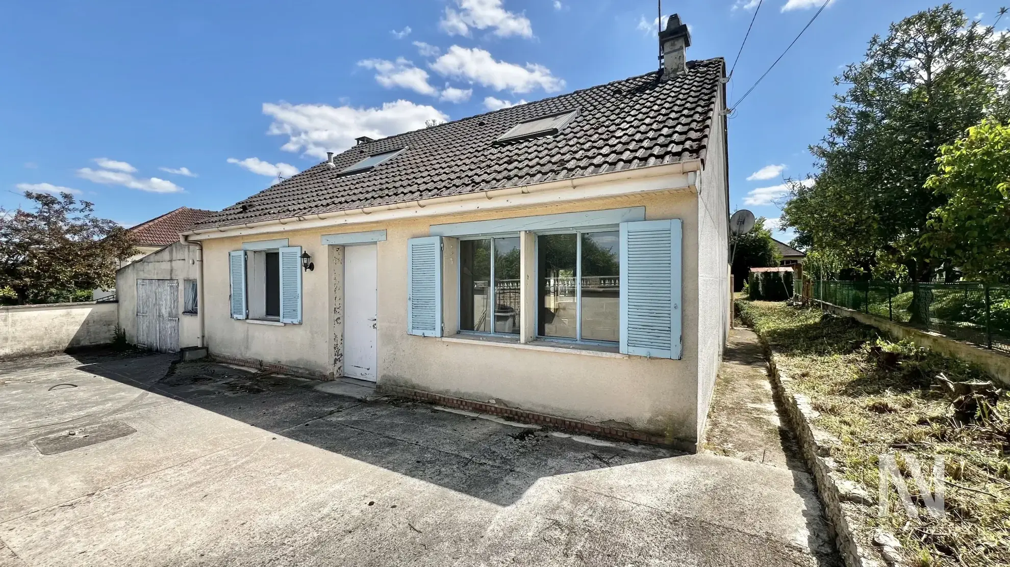 Maison à rénover de 130 m² à Beley près de Troyes avec grand terrain 