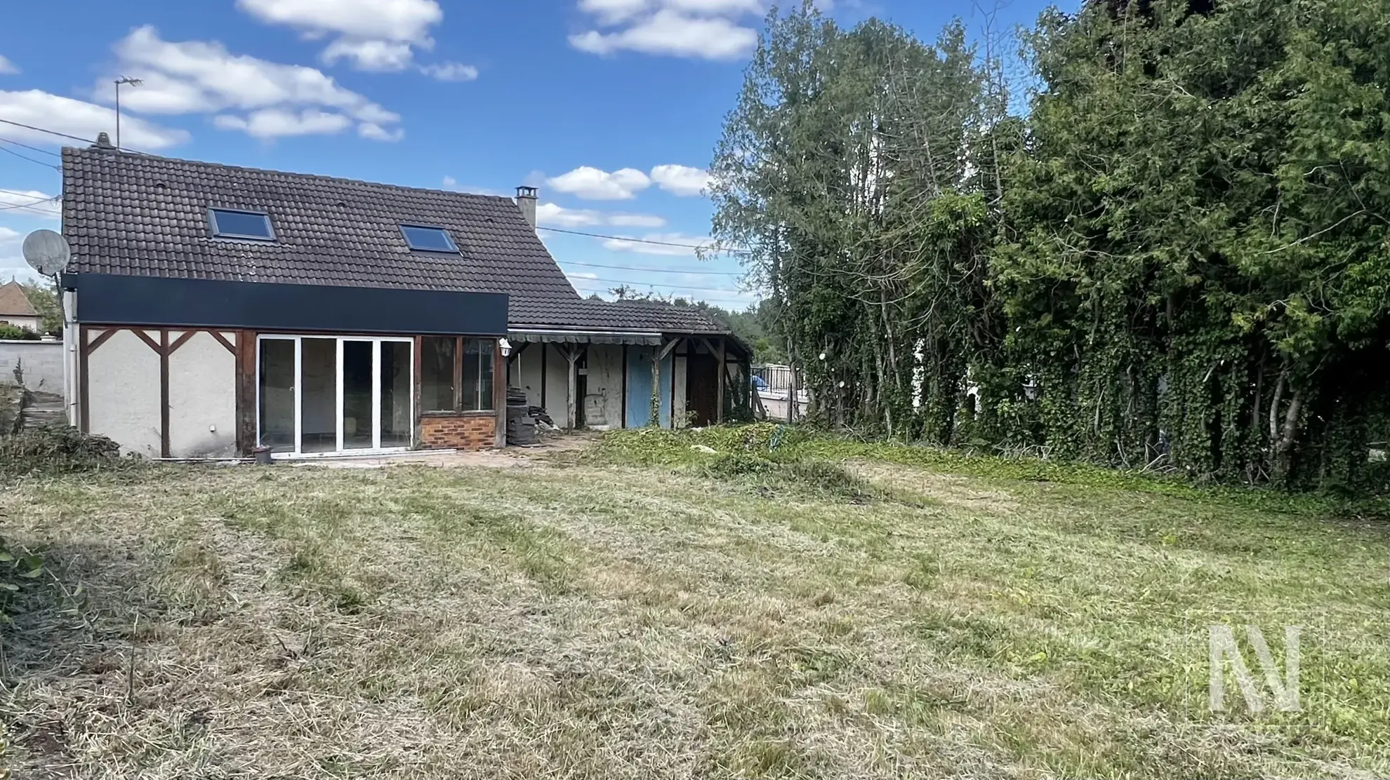 Maison à rénover de 130 m² à Beley près de Troyes avec grand terrain 