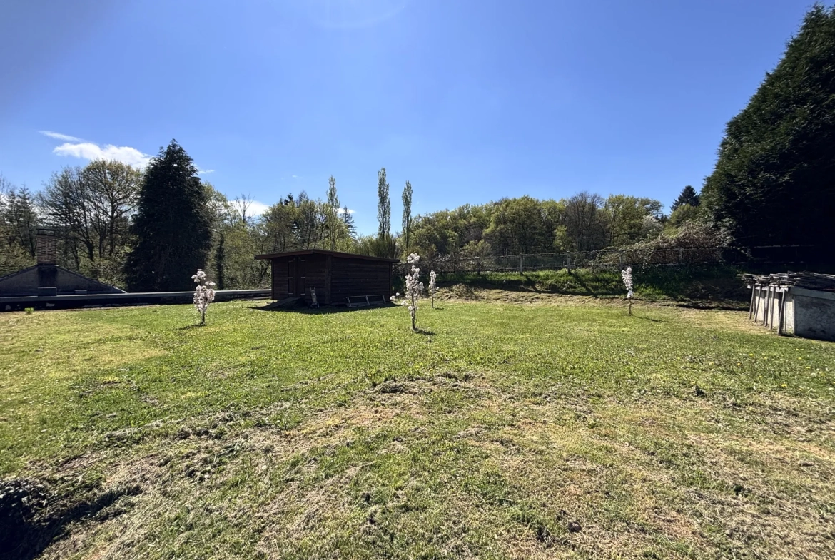 Maison spacieuse de 150m² avec jardin à Bourganeuf, Creuse 
