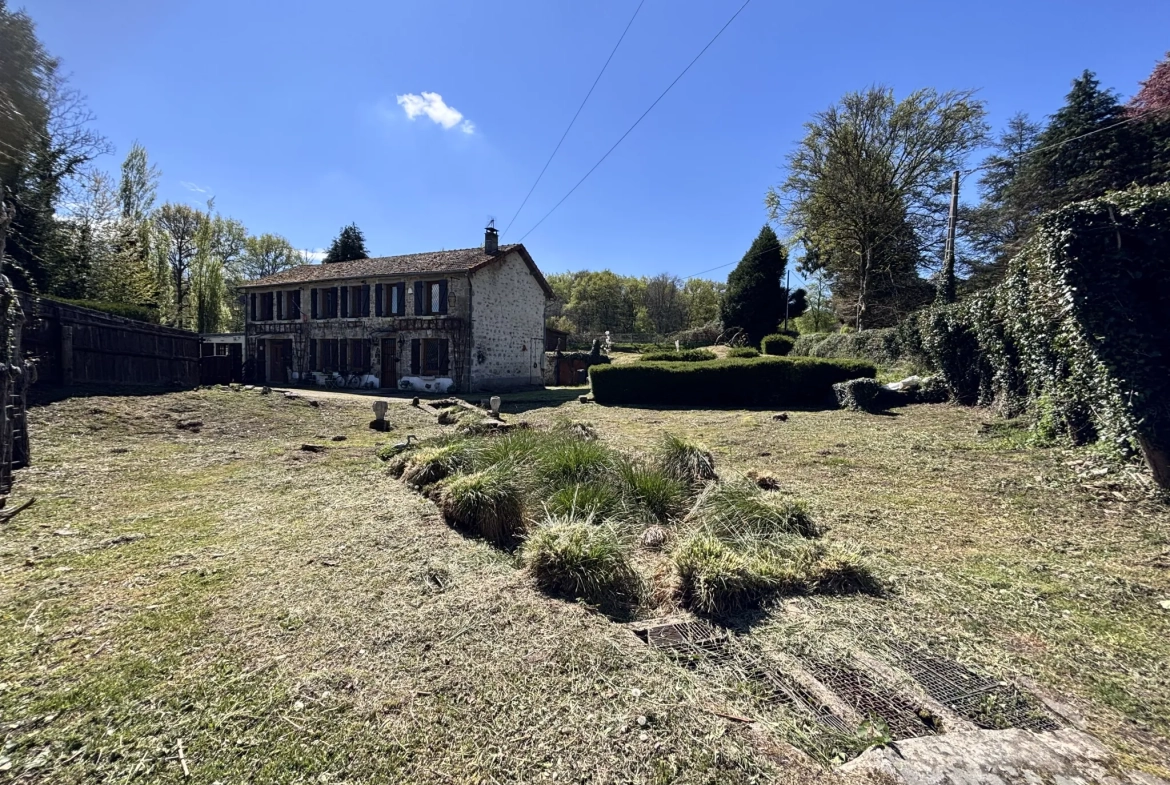Maison spacieuse de 150m² avec jardin à Bourganeuf, Creuse 