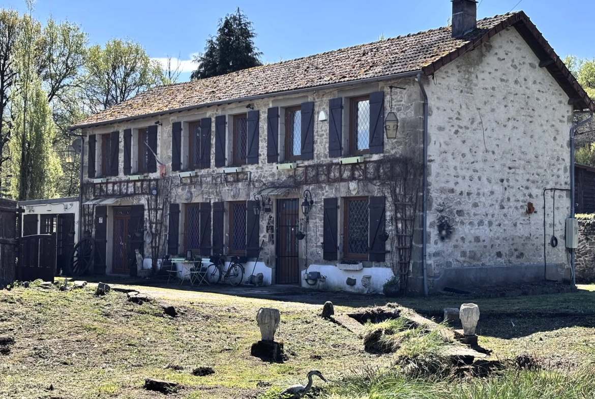 Maison spacieuse de 150m² avec jardin à Bourganeuf, Creuse 