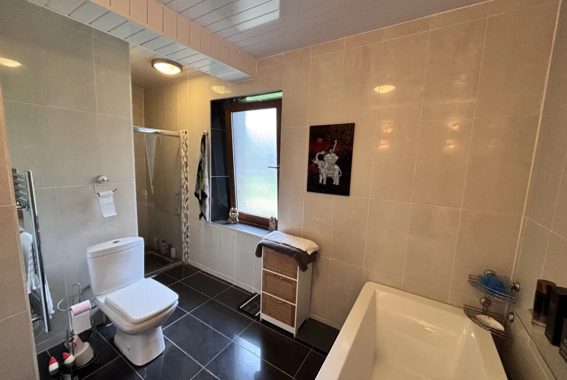 Maison spacieuse de 150m² avec jardin à Bourganeuf, Creuse 
