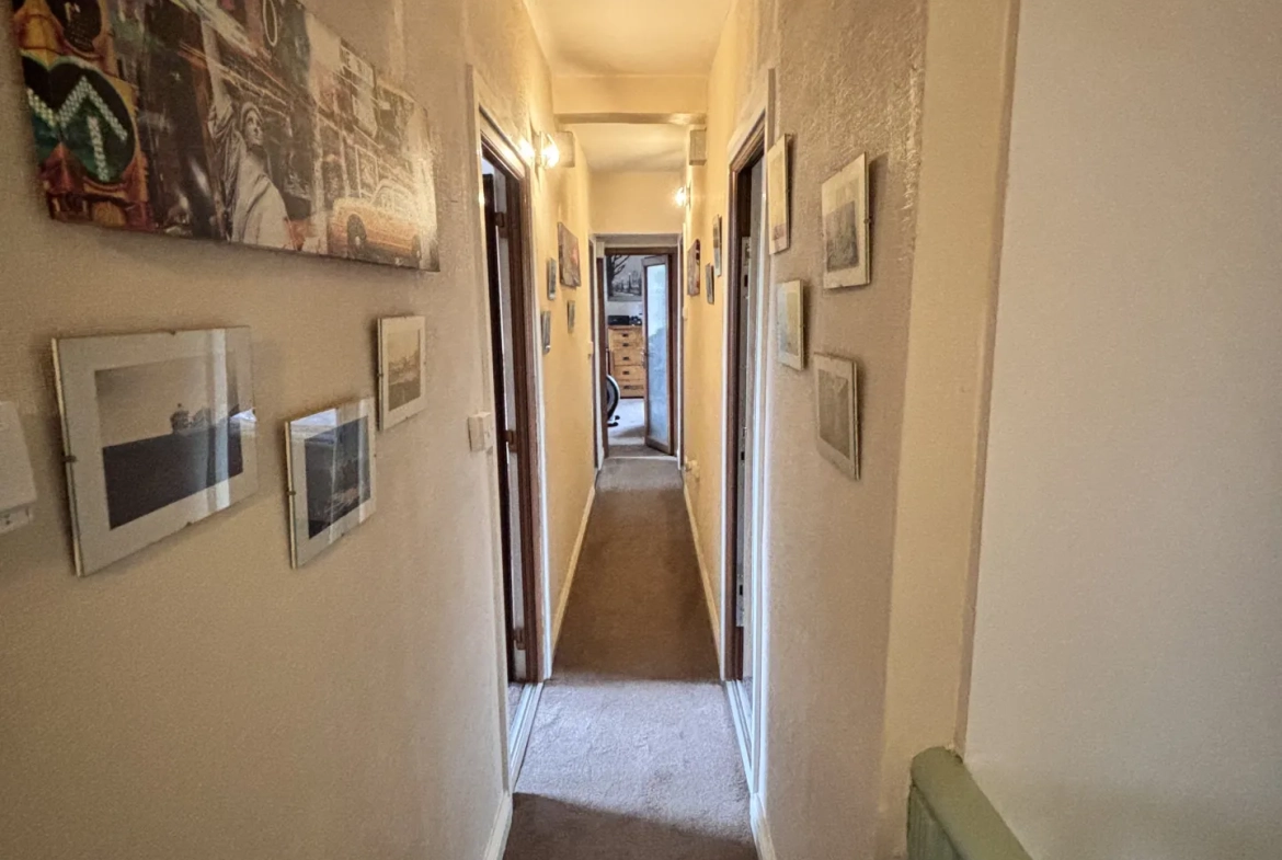 Maison spacieuse de 150m² avec jardin à Bourganeuf, Creuse 