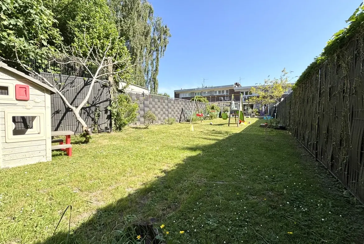 Maison de 112m² à Hem avec jardin et 3 chambres, idéale famille 