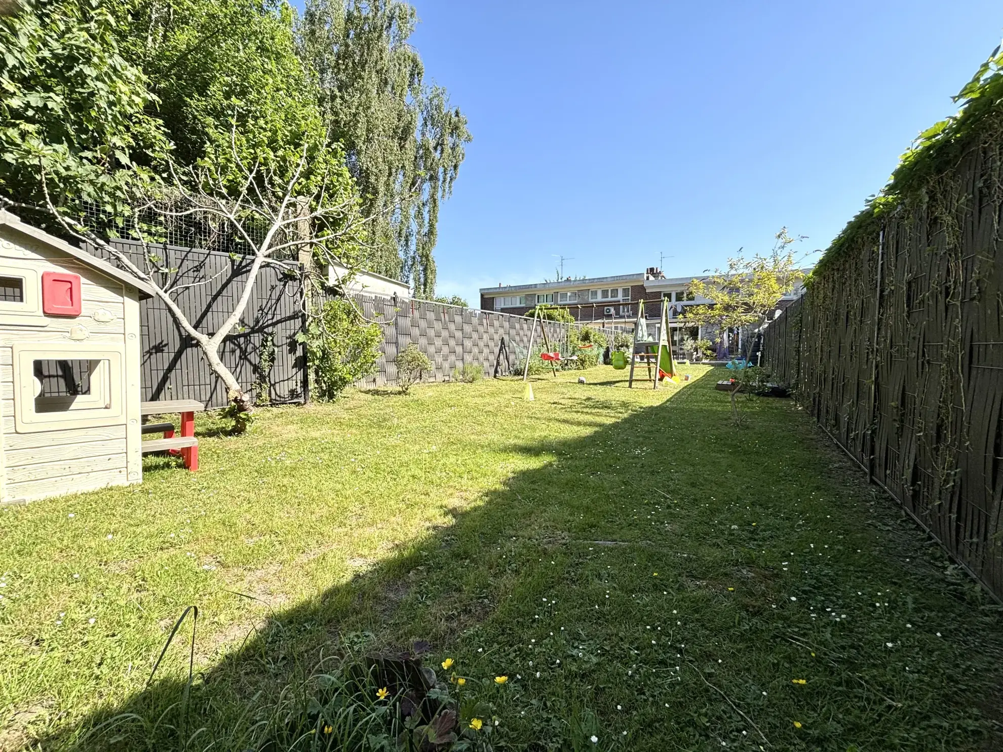 Maison de 112m² à Hem avec jardin et 3 chambres, idéale famille 