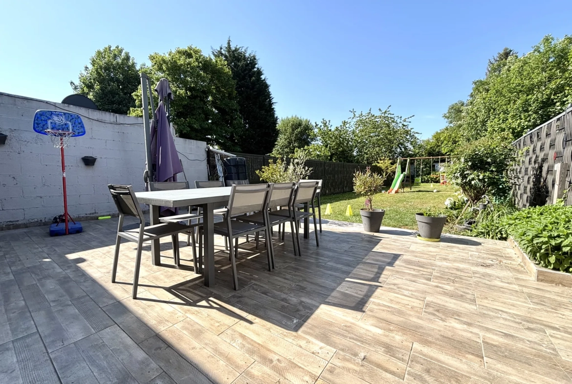 Maison de 112m² à Hem avec jardin et 3 chambres, idéale famille 