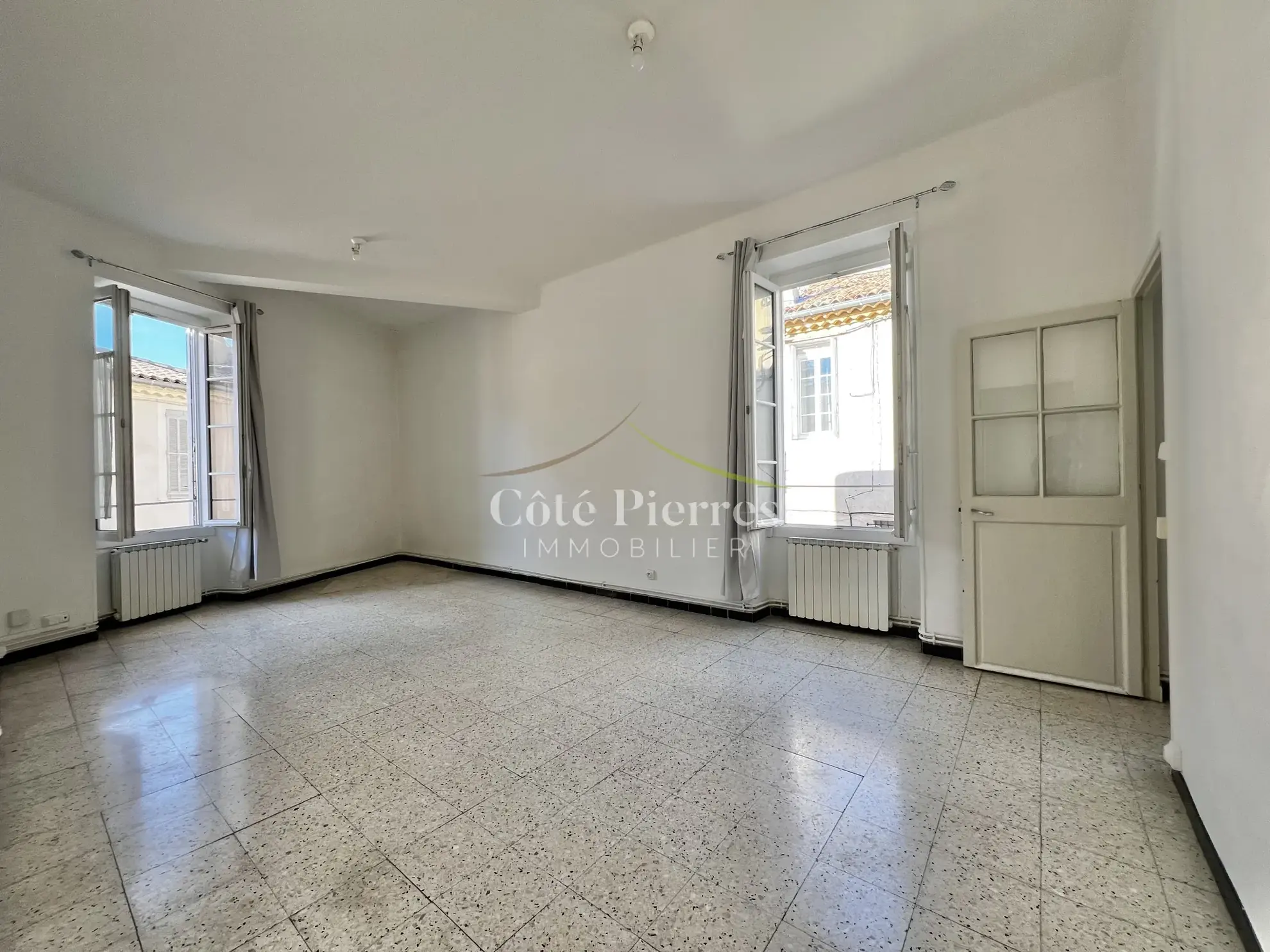 Appartement de 3 chambres avec garage à Nîmes, proche des Arènes 