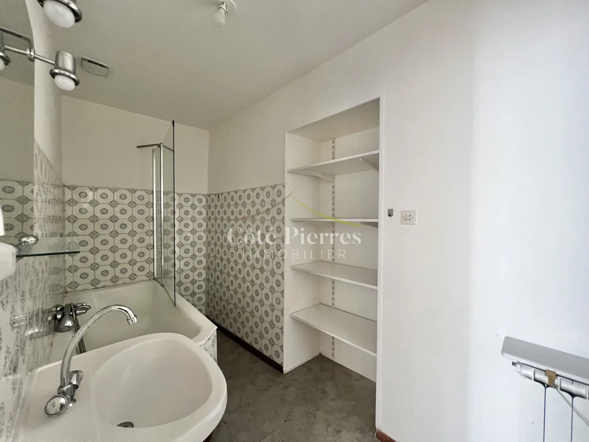 Appartement de 3 chambres avec garage à Nîmes, proche des Arènes 