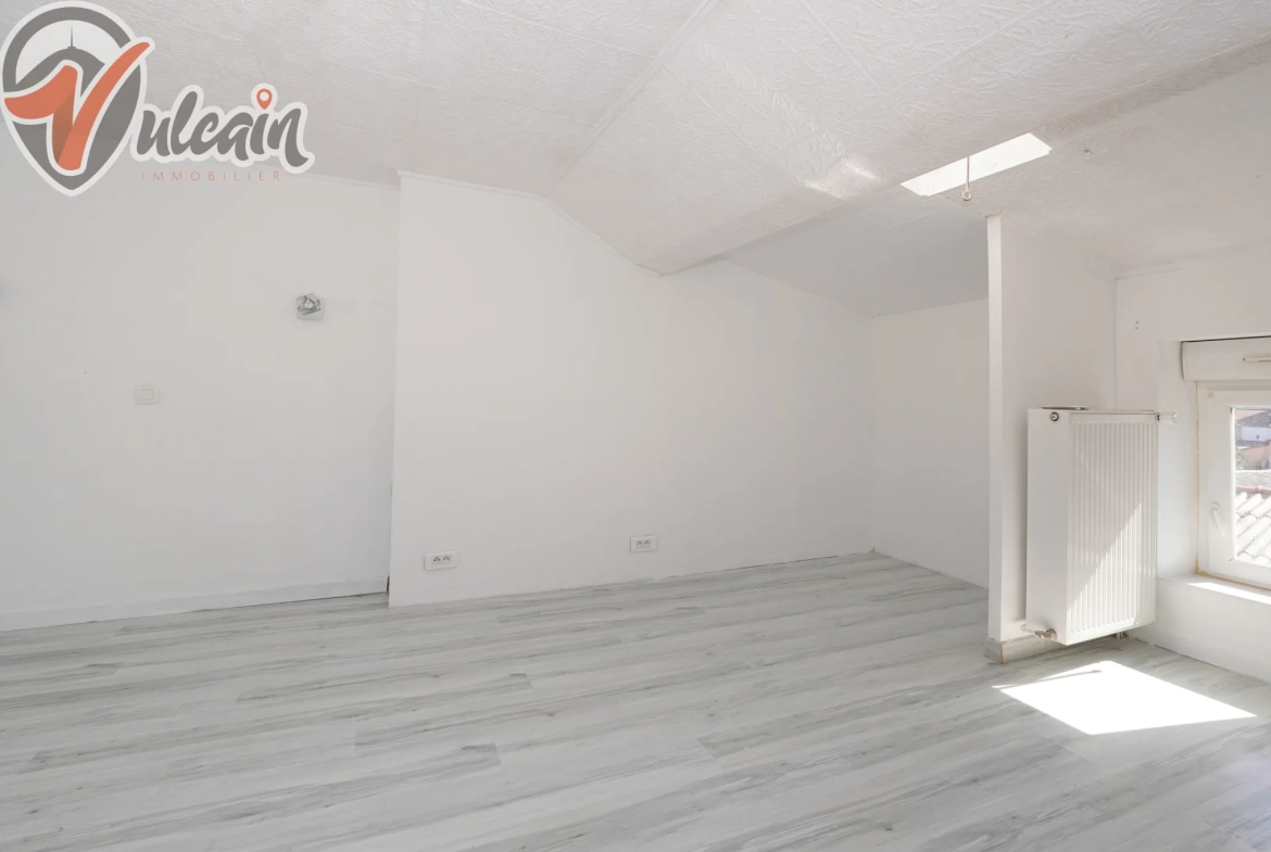 Charmante maison de bourg de 70 m² à Veyre, 1 chambre, rénovée, proche commodités 