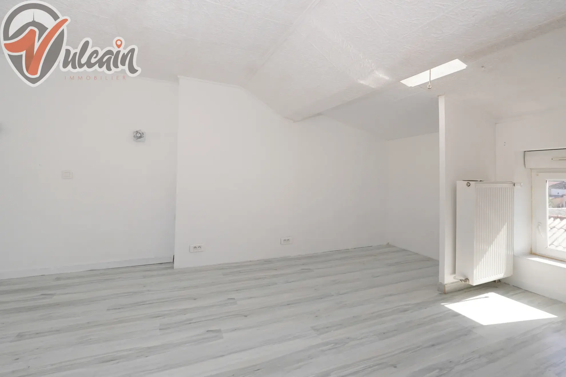 Charmante maison de bourg de 70 m² à Veyre, 1 chambre, rénovée, proche commodités 