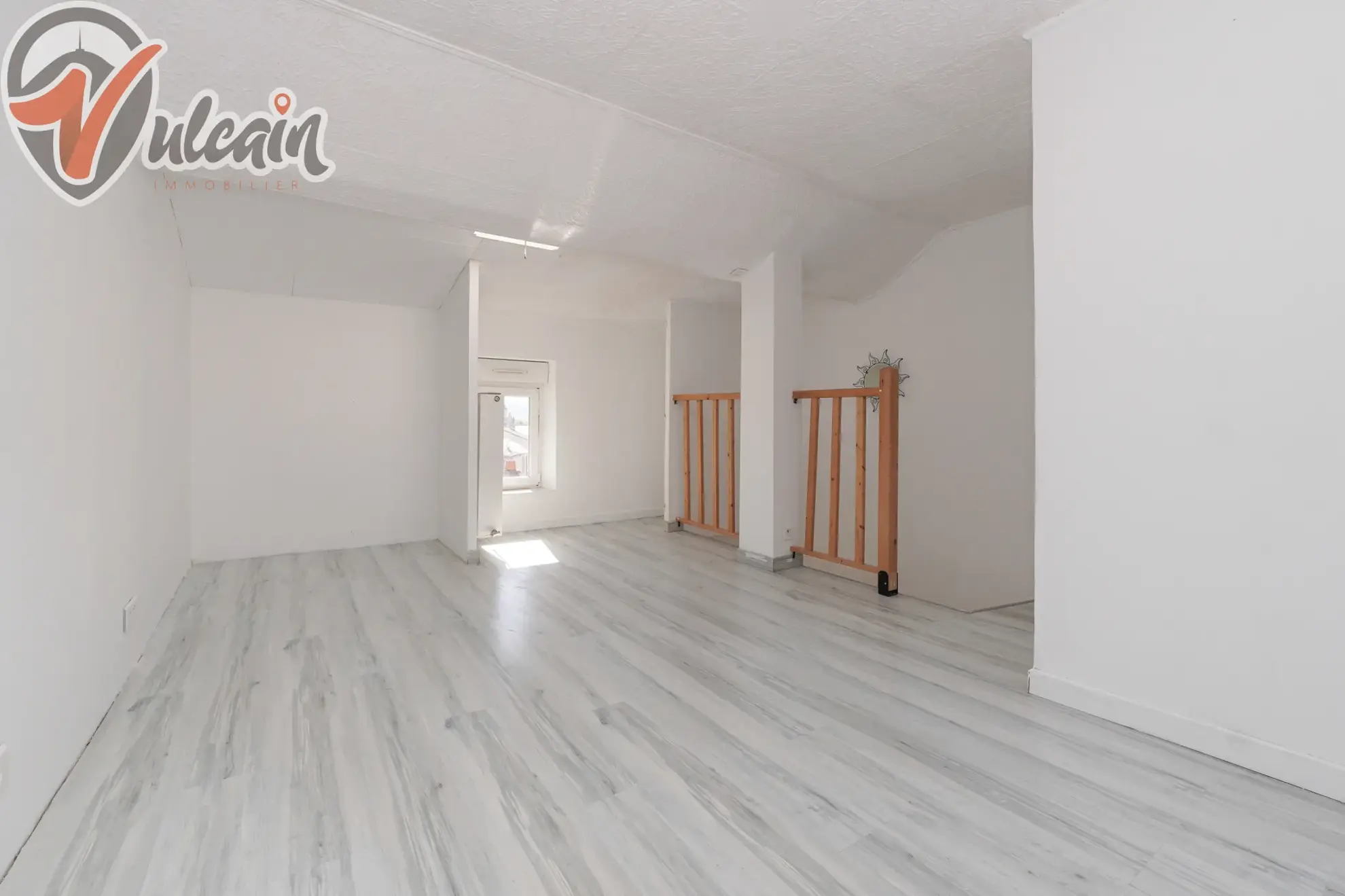 Charmante maison de bourg de 70 m² à Veyre, 1 chambre, rénovée, proche commodités 