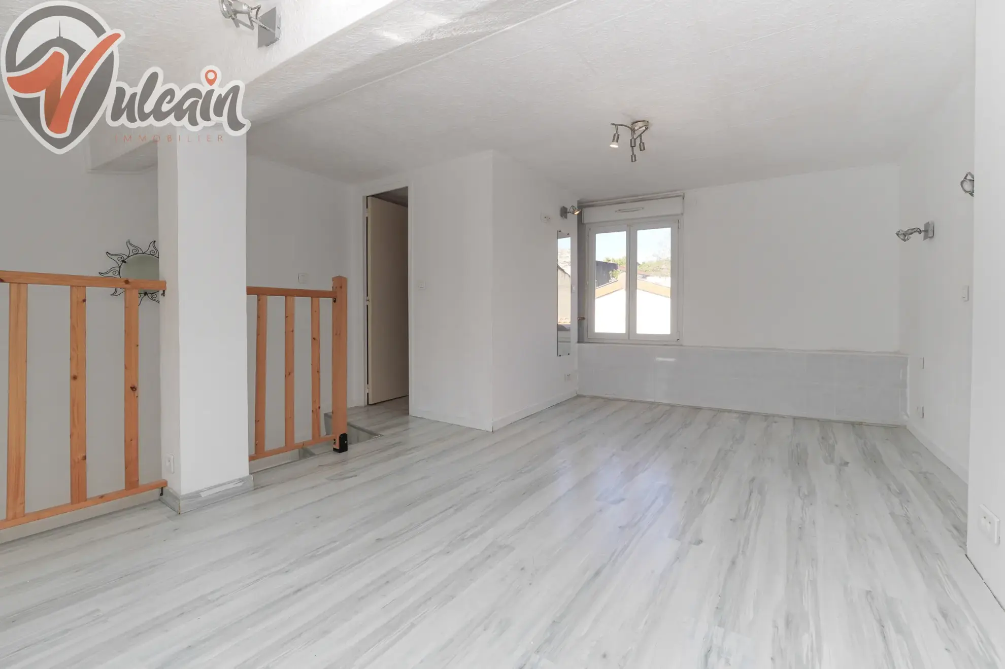 Charmante maison de bourg de 70 m² à Veyre, 1 chambre, rénovée, proche commodités 