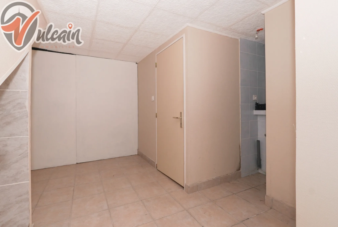 Charmante maison de bourg de 70 m² à Veyre, 1 chambre, rénovée, proche commodités 