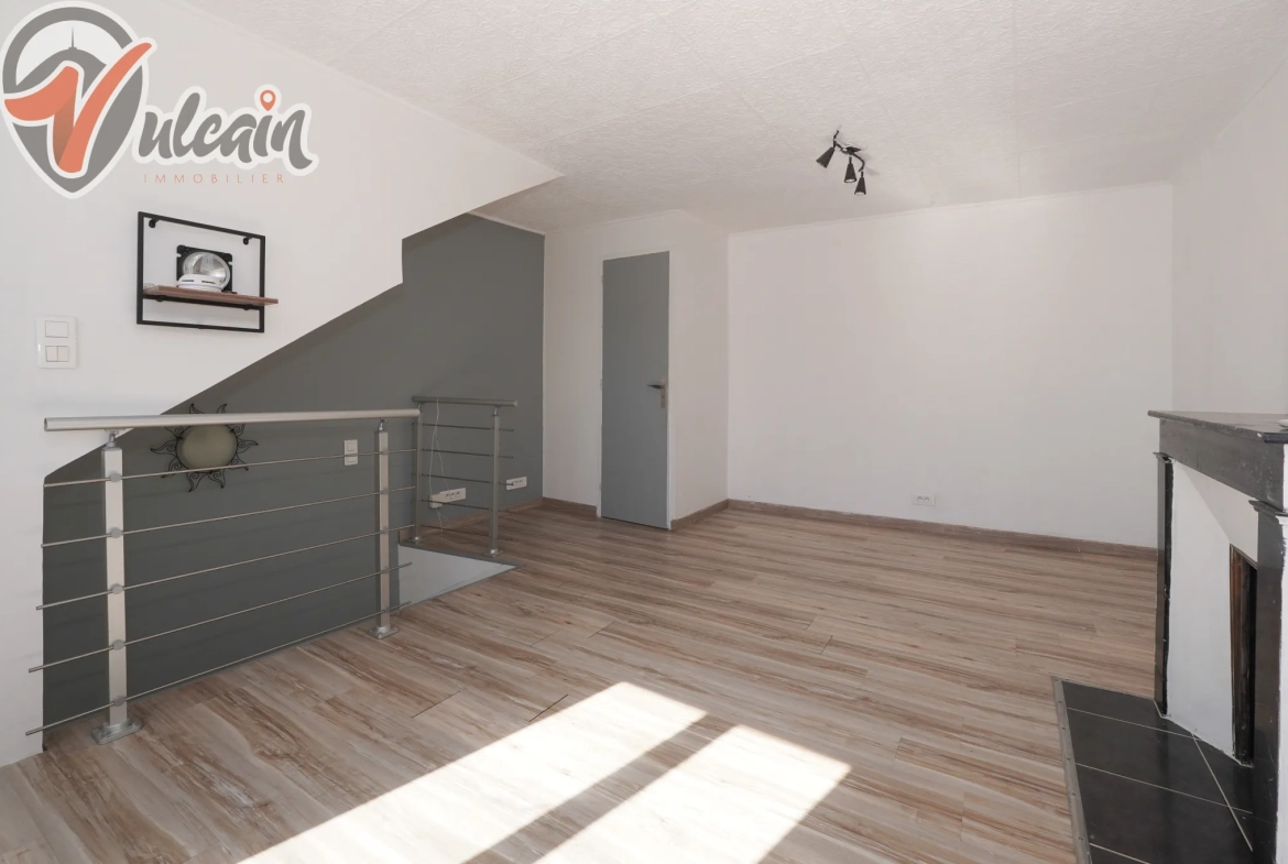Charmante maison de bourg de 70 m² à Veyre, 1 chambre, rénovée, proche commodités 