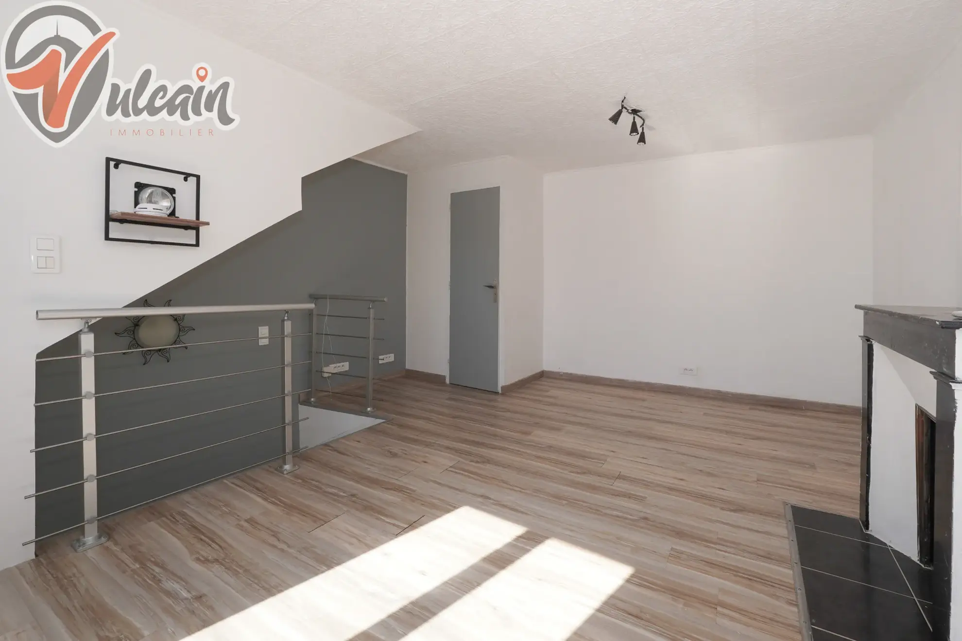 Charmante maison de bourg de 70 m² à Veyre, 1 chambre, rénovée, proche commodités 
