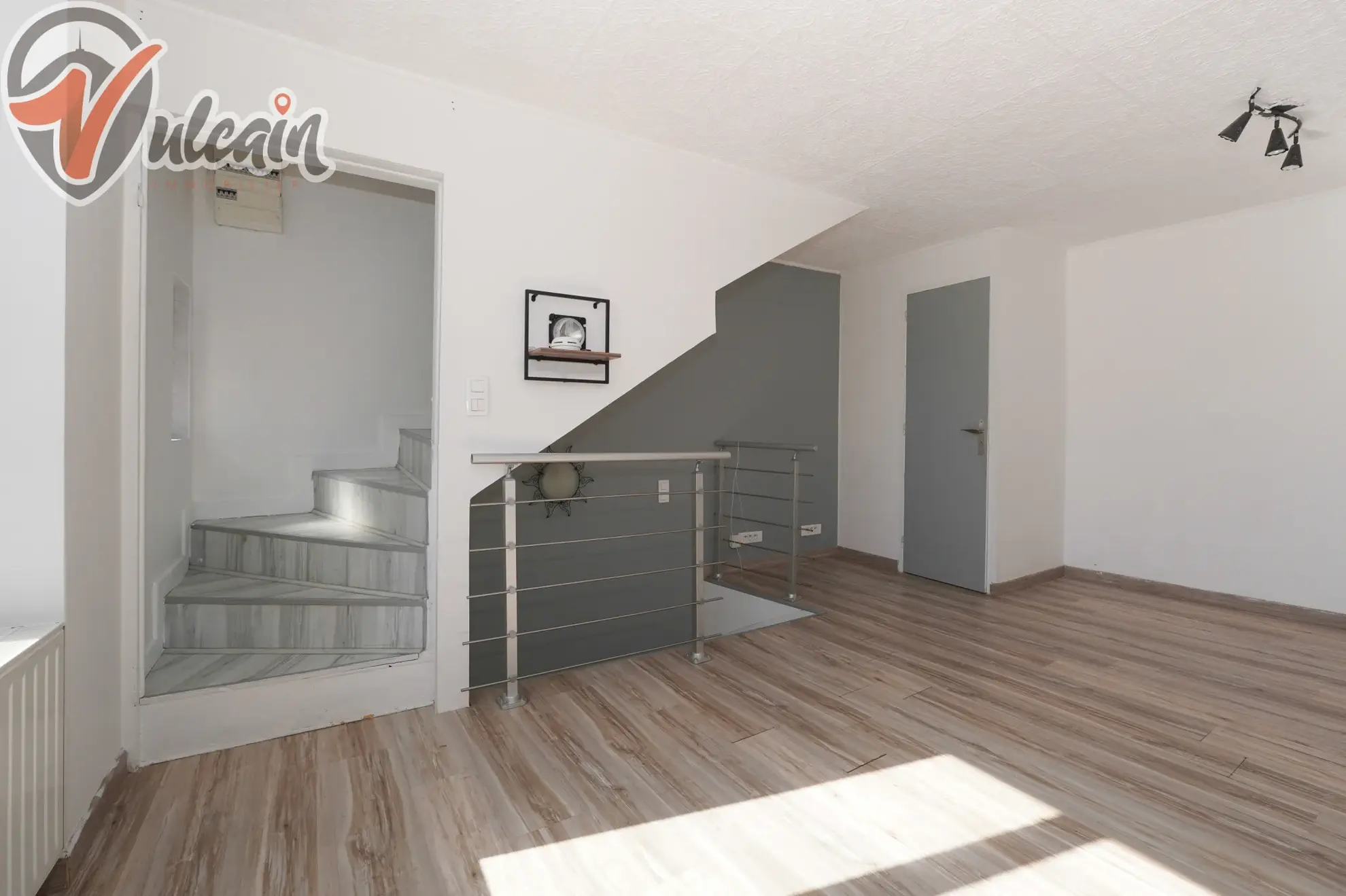 Charmante maison de bourg de 70 m² à Veyre, 1 chambre, rénovée, proche commodités 