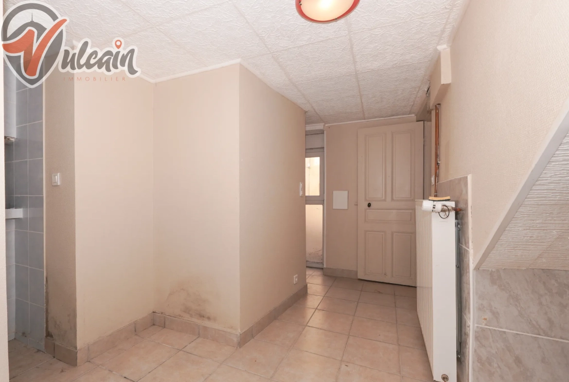 Charmante maison de bourg de 70 m² à Veyre, 1 chambre, rénovée, proche commodités 