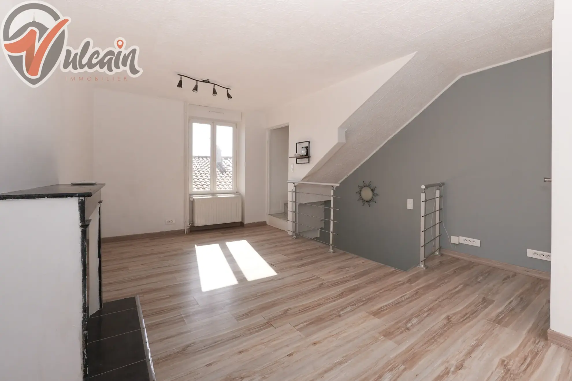 Charmante maison de bourg de 70 m² à Veyre, 1 chambre, rénovée, proche commodités 