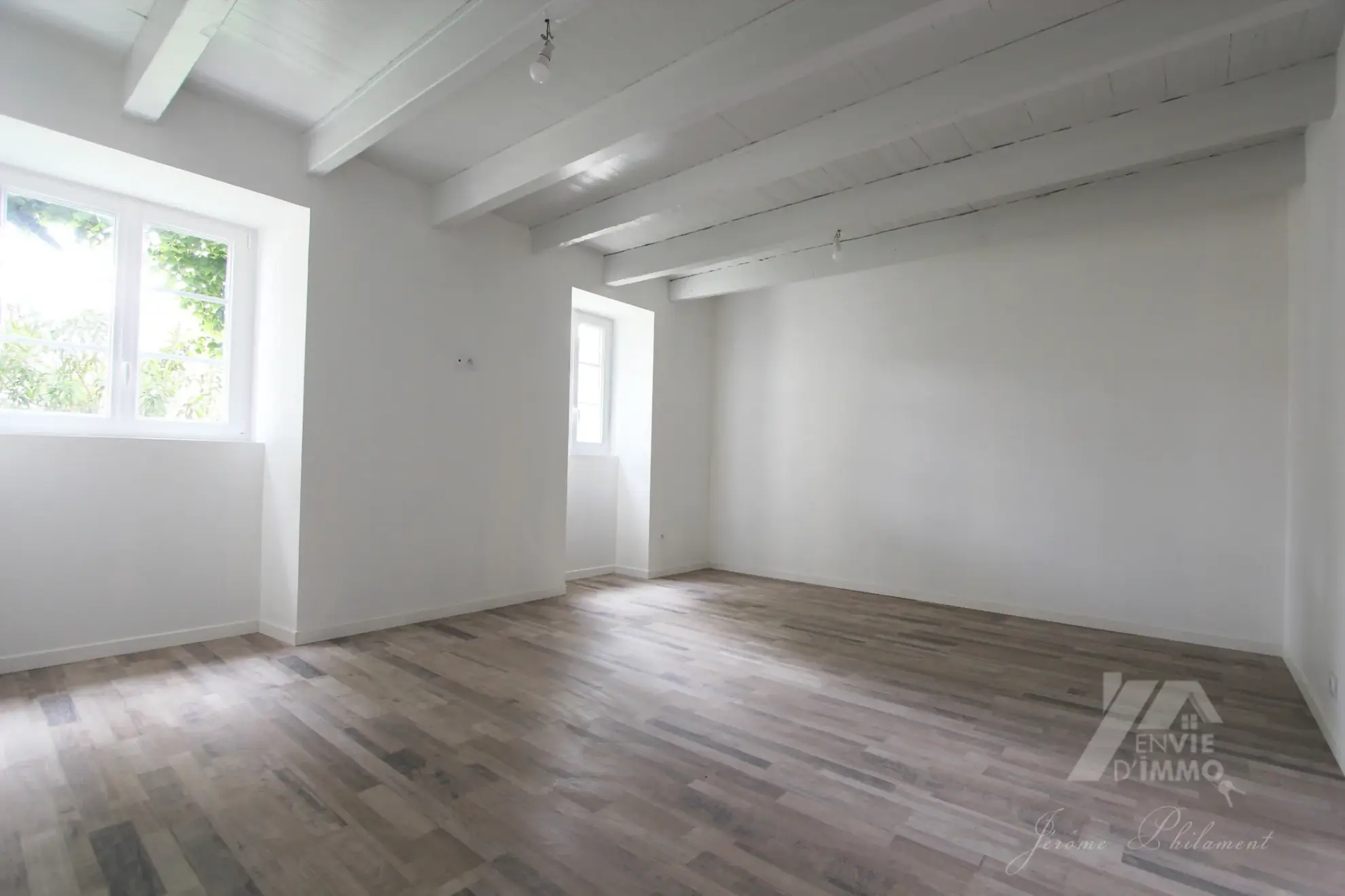 Maison bourgeoise rénovée avec jardin et garage à Coulonges-sur-l'Autize 