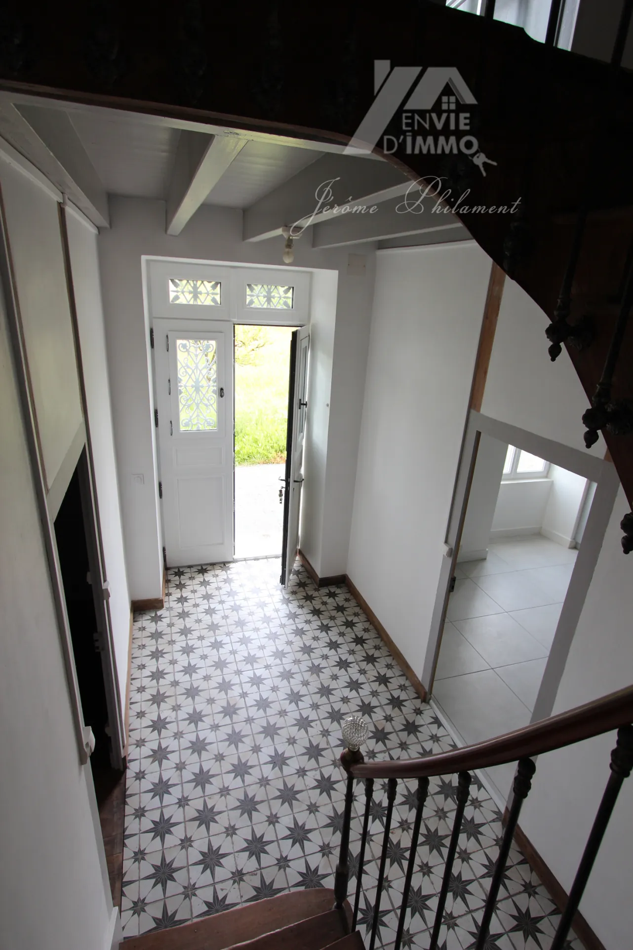 Maison bourgeoise rénovée avec jardin et garage à Coulonges-sur-l'Autize 