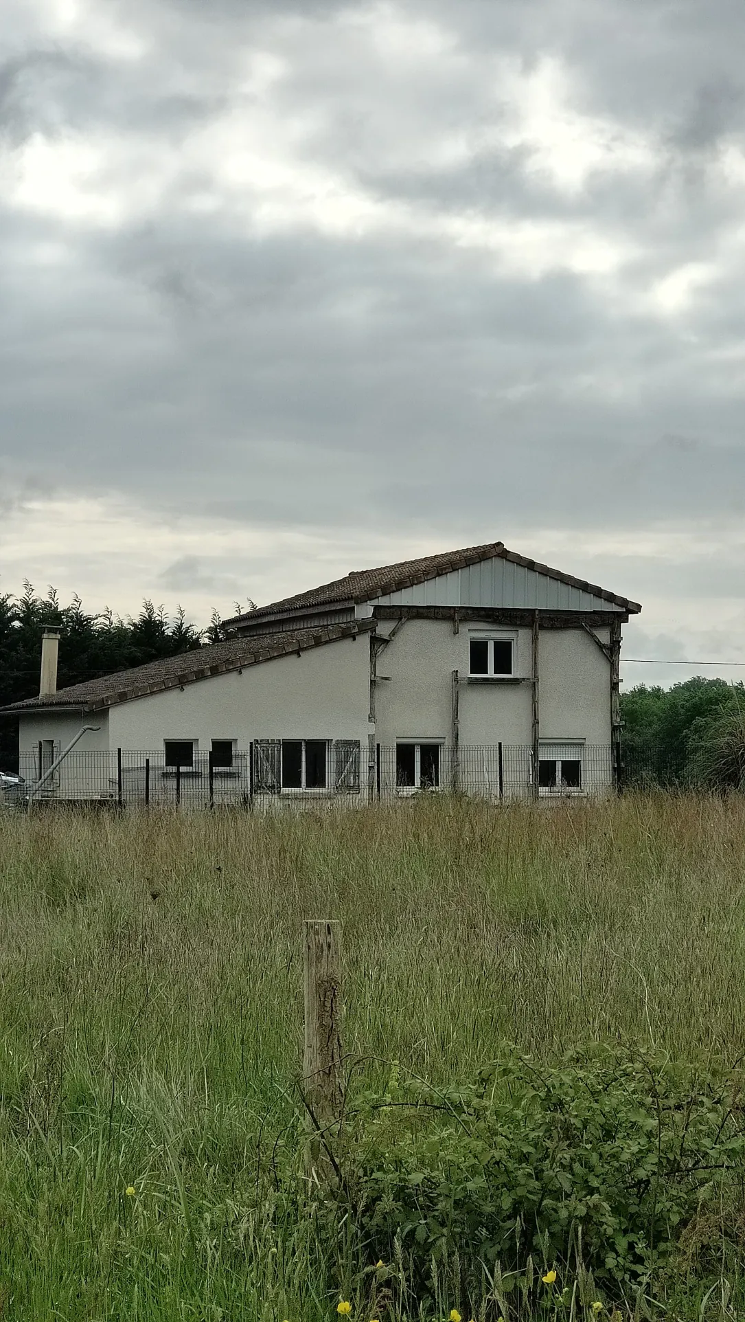 À vendre maison de campagne à Aillas, 7 pièces, 186 m² avec terrain de 9170 m² 