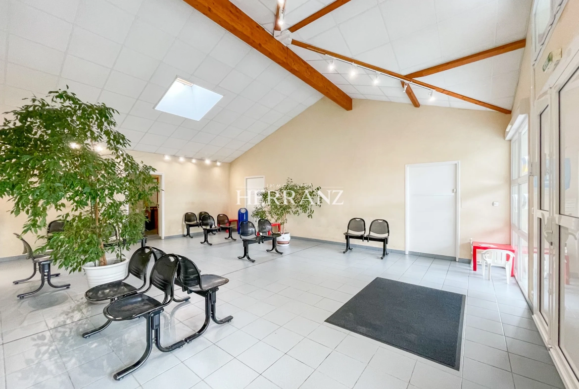 Local professionnel à vendre à Saint-Médard-de-Guizières - 116 m² avec forte rentabilité 