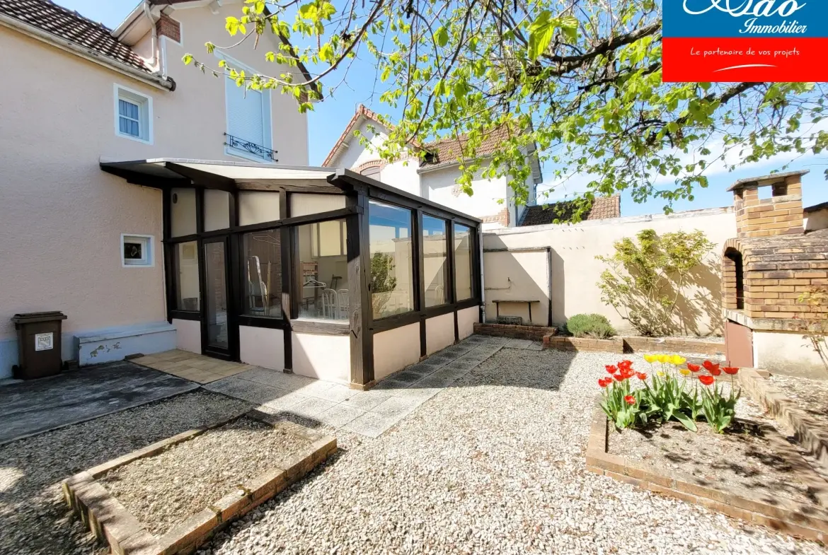 Maison de ville à vendre à Sainte-Savine – Charme et confort proche Troyes 