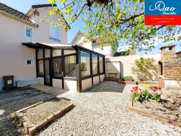 Maison de ville à vendre à Sainte-Savine – Charme et confort proche Troyes
