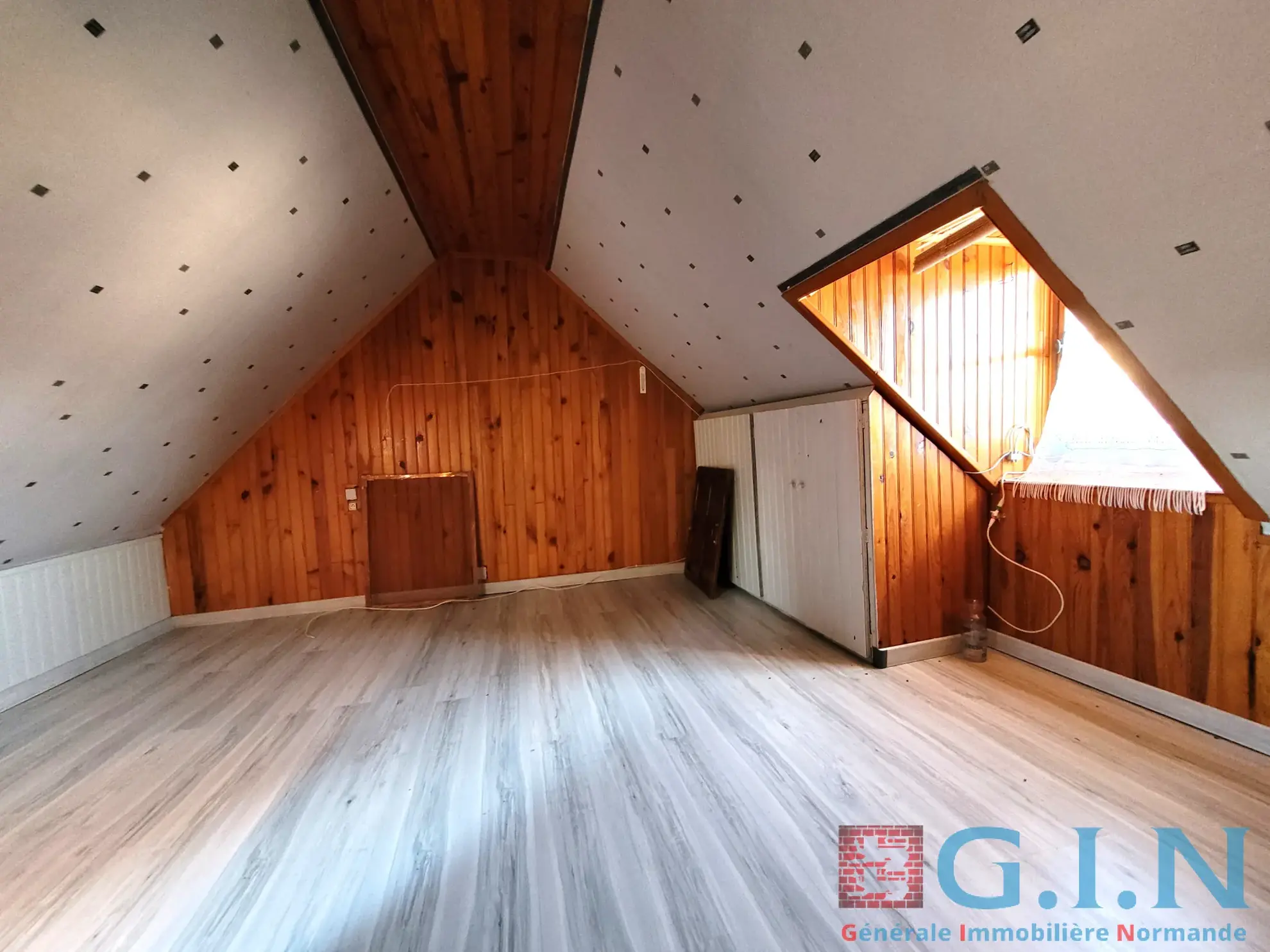 Maison 94 m² avec 3 chambres à Brionne, proche commodités 